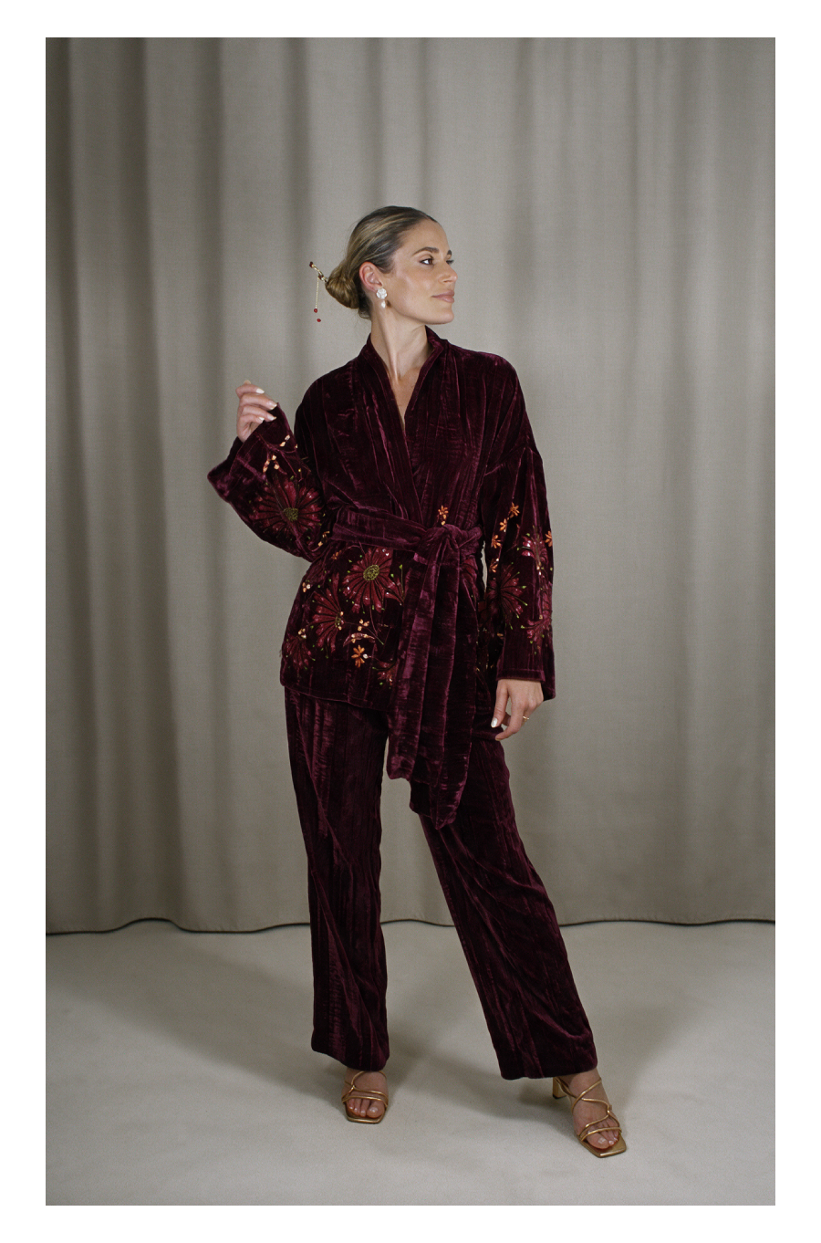 TRAJE TERCIOPELO PLISADO
